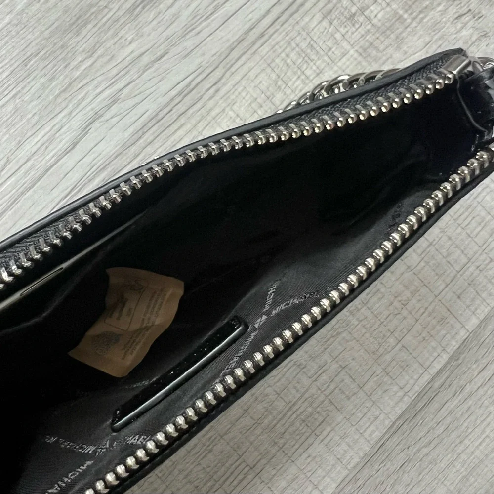 NEW MICHAEL KORS Patent. Pochette Black Logo Chain Bag